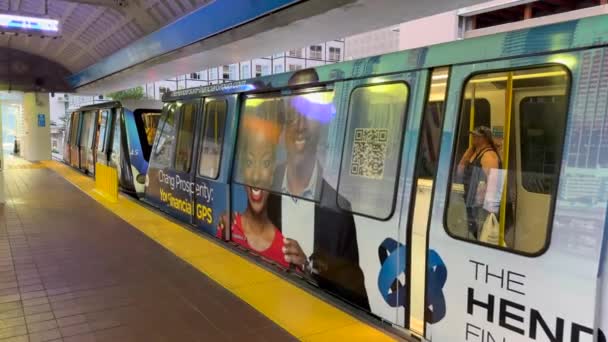 Miami Florida Abd Aralık 2023 Şehir Merkezinde Sürücüsüz Metromover Hafif — Stok video