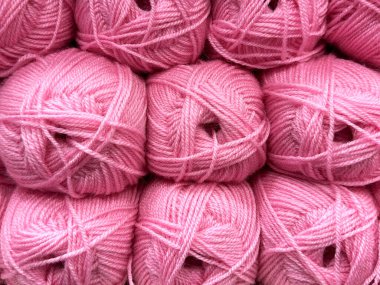 Pembe yün topların yakın görüntüsü. Arkaplan.