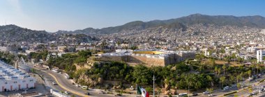 Acapulco, Meksika - 17 Ocak 2024: Acapulco 'daki tarihi İspanyol kalesi San Diego' nun panoramik manzarası. Eskiden San Carlos Kalesi olarak bilinirdi..