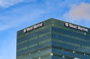 Fort Lauderdale, Florida, ABD - 2 Aralık 2023: Bir tekne şirketi olan West Marine 'in ofislerinin dış görünüşü