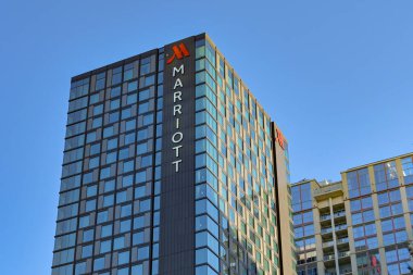 Austin, Teksas, ABD - 8 Şubat 2023: Austin şehir merkezindeki Marriott Oteli 'nin ön manzarası
