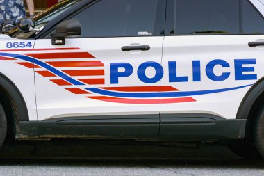 Washington DC, ABD - 1 Mayıs 2024: Washington DC şehir merkezinde Metropolitan Polisi tarafından kullanılan bir polis devriye aracının üzerindeki sembolün yakın görüntüsü