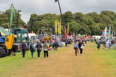 Penllyne, Cowbridge, Glamorgan Vadisi, Galler, İngiltere - 7 Ağustos 2024: Glamorgan tarım fuarı Vadisi 'ni ziyaret edenler.