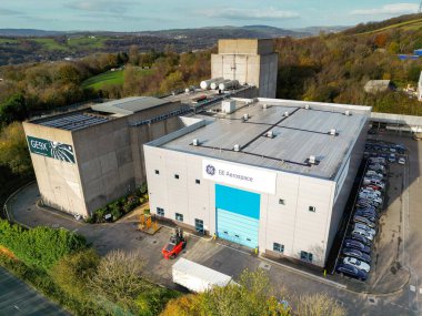 Nantgarw, Cardiff, Galler, İngiltere - 12 Kasım 2024: GE Aviation uçak motorunun güney Galler 'deki yenilenme tesisinin havadan görüntüsü