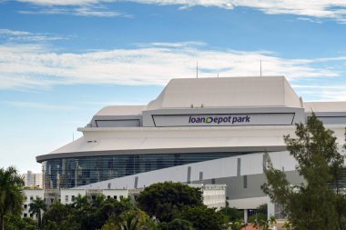 Miami, Florida, ABD - 4 Aralık 2023: Loan Depot Park Spor Stadyumu Miami Marlins beyzbol takımının evidir.