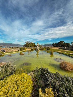 Vigo, İspanya - 14 Ocak 2025: Vigo şehrine tepeden bakan Castro Dağı 'ndaki kamu parkının manzarası.