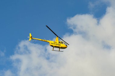 Miami, Florida - 4 Ocak 20205: Robinson R-44 Raven II helikopteri (ruhsat numarası N770CQ) turistleri Miami üzerinde gezintiye çıkardı..