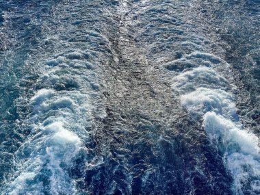 Denizde bir yolcu gemisinin güçlü motorlarının yol açması sonucu oluşan desen. Geçmişi. Seyahat konsepti. Kimse yok.. 