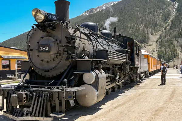 Silverton, Colorado, ABD - 23 Mayıs 2025: Silverton 'daki Durango ve Silverton dar göstergelerindeki eski bir buhar makinesinin yakın görüntüsü