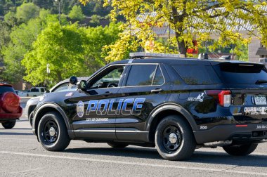 Durango, Colorado, ABD - 23 Mayıs 2025: Durango, Colorado 'daki polis karakolunun devriye arabası
