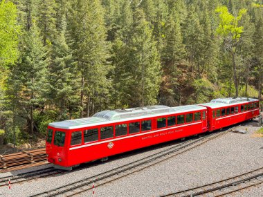 Manitou Springs, Colorado, ABD - 21 Mayıs 2025: Manitou ve Pike 's Peak tren yolu