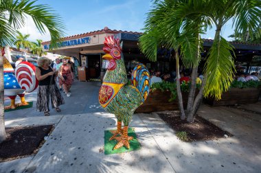 Miami, Florida - 11-26-2022 - Calle Ocho - 8. Cadde - Küçük Havana Mahallesi 'nde güneşli bir sonbahar öğleden sonrası.