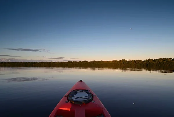 Kayak Rojo Coot Bay Parque Nacional Everglades Florida Con Luna — Foto de Stock