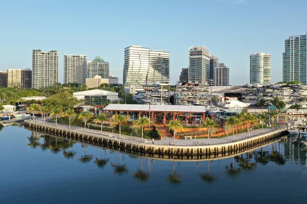 Luftaufnahme Von Strandbars Restaurants Und Yachthafen Coconut Grove Miami Florida — Stockfoto