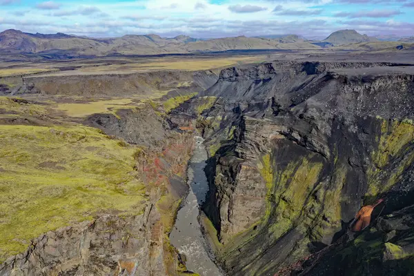 Αεροφωτογραφία Του Πολύχρωμου Φαραγγιού Και Ποταμού Fjallabak Nature Reserve Ισλανδία — Φωτογραφία Αρχείου