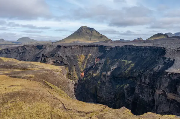 Widok Lotu Ptaka Kolorowy Kanion Rzekę Rezerwacie Przyrody Fjallabak Islandia — Zdjęcie stockowe