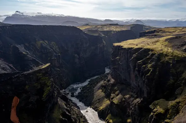 Légi Kilátás Színes Kanyon Folyó Fjallabak Természetvédelmi Terület Izland Napsütéses — Stock Fotó