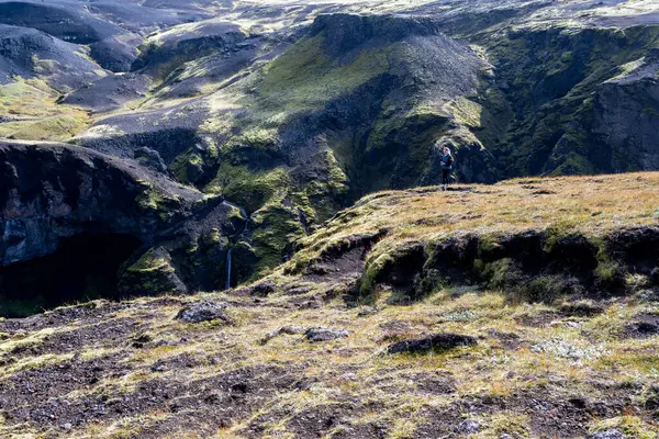 Élvezi Kilátást Markarfjotsgljufur Kanyon Fjallabak Természetvédelmi Terület Izlandon Hegyvidéki Napsütéses — Stock Fotó