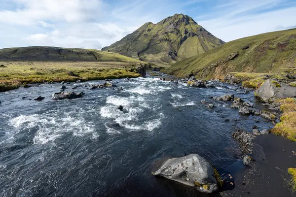 Ποταμός Μέσω Ηφαιστειακού Τοπίου Της Φύσης Fjallabak Reserve Ισλανδικά Υψίπεδα — Φωτογραφία Αρχείου