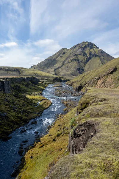 Ποταμός Μέσω Ηφαιστειακού Τοπίου Της Φύσης Fjallabak Reserve Ισλανδικά Υψίπεδα — Φωτογραφία Αρχείου