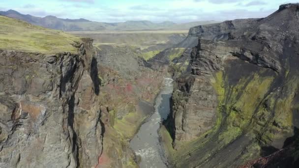 아이슬란드 피알라바카 보호구역의 Markarfljotsgljufur Canyon과 화창한 — 비디오