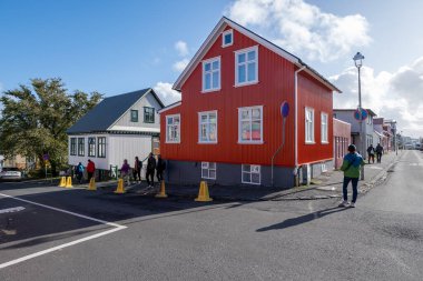 Reykjavik, İzlanda - 4 Eylül 2023 - Karakteristik kıvrımlı demir yapısını gösteren yerleşim yeri.