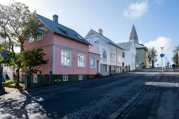 Reykjavik Island September 2023 Straßenszene Für Wohnhäuser Mit Charakteristischer Wellblechkonstruktion — Stockfoto