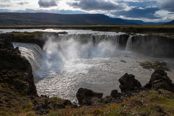 Godafoss Vodopád Skjalfandafljot Řeka Severu Islandu Slunečného Podzimu Oblačnost — Stock fotografie