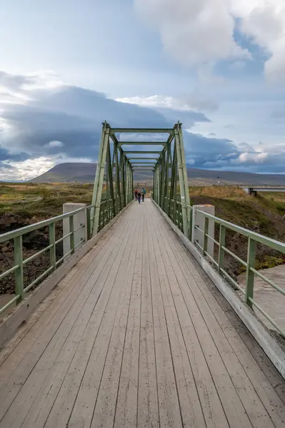 Fußgängerbrücke Zwischen Ost Und Westseite Der Godafoss Falls Norden Islands — Stockfoto