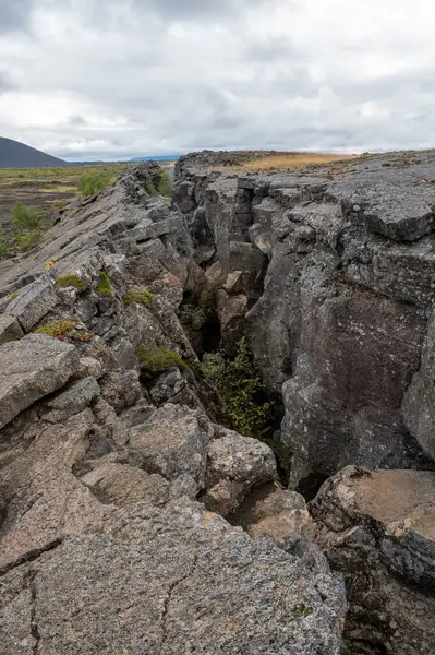 Grjotagja Caverna Lava Fissura Myvatn Islândia Sob Paisagem Nublada Tarde — Fotografia de Stock