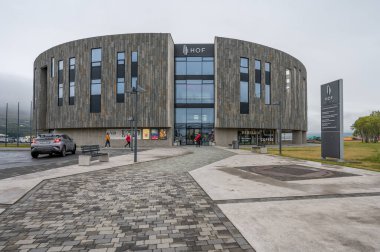 Akureyri, İzlanda - 9 Eylül 2023 - Strandgata 'daki Kültür ve Konferans Merkezi.