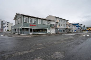Akureyri, İzlanda - 9 Eylül 2023 - Strandgata 'daki Çin restoranı ve sokak sahnesi.