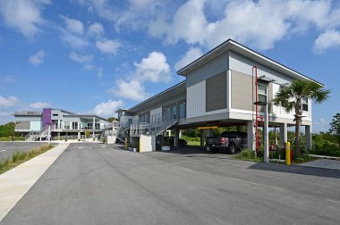 Güneşli bir Mart öğleden sonra Florida Everglades Ulusal Parkı 'ndaki Alevli Loca ve Restoran..