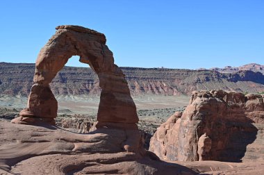 Moab, Utah yakınlarındaki Arches Ulusal Parkı 'nda narin bir kemer..