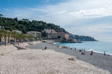 Güzel, Fransa ve kumsalı güneşli bir eylül gününde.