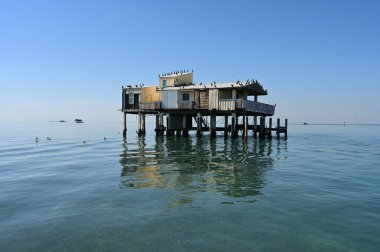 Miami, Florida - 01-29-2025: Baldwin, Sessions and Shaw House, açık güneşli bir sabahta Biscayne Ulusal Parkı 'nda kalan yedi evden biri..