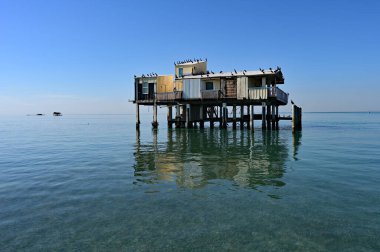 Miami, Florida - 01-29-2025: Baldwin, Sessions and Shaw House, açık güneşli bir sabahta Biscayne Ulusal Parkı 'nda kalan yedi evden biri..