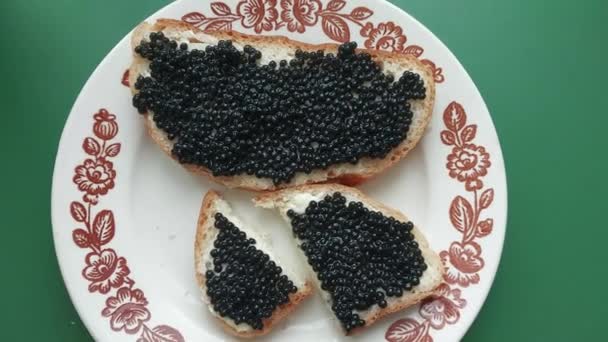 Granos Caviar Negro Real Sándwich — Vídeos de Stock