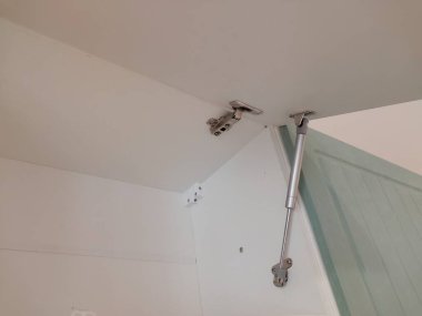 Yeni binadaki modern minimalist apartman tadilatı