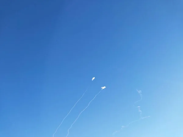 Explosiones Cohetes Defensa Aérea Cielo — Foto de Stock