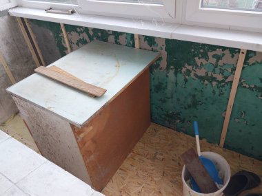 Bir apartman dairesinde balkon döşemeleri ile ısınma ve kaplama