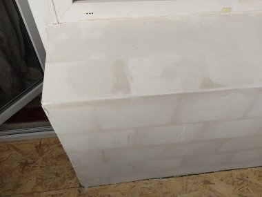 Bir apartman dairesinde balkon döşemeleri ile ısınma ve kaplama