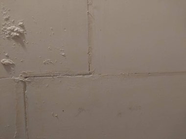 Yeni bir dairedeki duvar macununun dokusu.