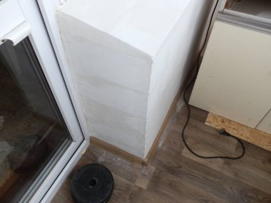 Bir apartman dairesinde balkon döşemeleri ile ısınma ve kaplama