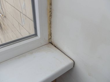 Bir apartman dairesinde balkon döşemeleri ile ısınma ve kaplama