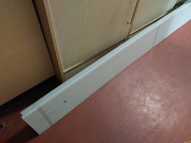 KYIV, UKRAINE - 10 Mart 2023: Yenilenme için malzeme ve ürün üretimi