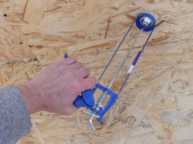 KYIV, UKRAINE - 10 Mart 2023: Yenilenme için malzeme ve ürün üretimi