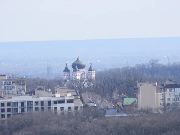 Şehrin Panoraması Çok Katlı Bir Binanın Yüksekliğinden — Stok fotoğraf