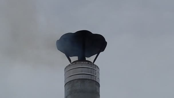 管子从炉子冒烟 — 图库视频影像