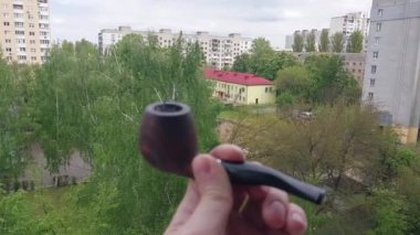 Filtresiz sigara içmek.